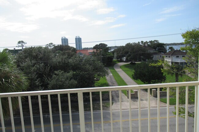 Building Photo - 732 N Halifax Ave