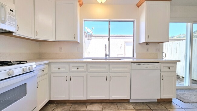 Building Photo - 2344 Canyon Park Dr