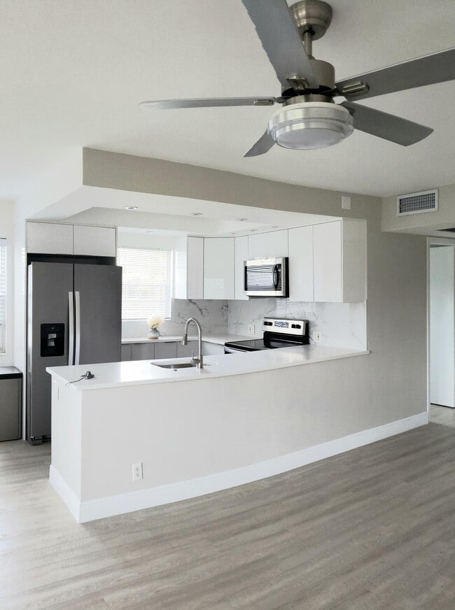 Primary Photo - 271 Fanshaw G