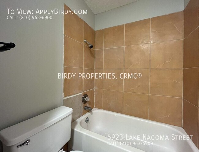 Building Photo - *4 Bed, 2 Bath Home Located in Lakeside**