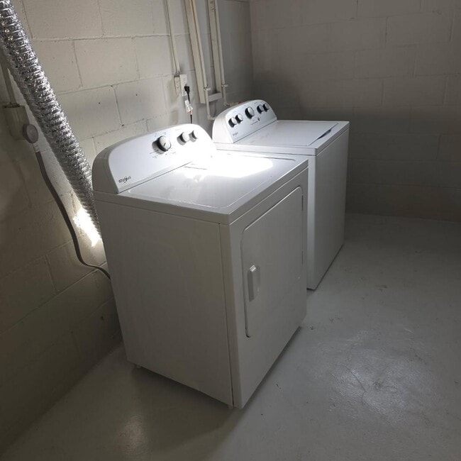 Building Photo - 705 S J St