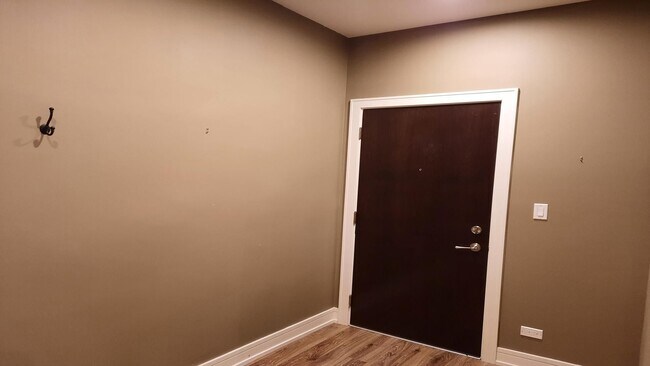 Building Photo - Elevate Your Lifestyle, Stunning 3-Bedroom Loft in Evanston