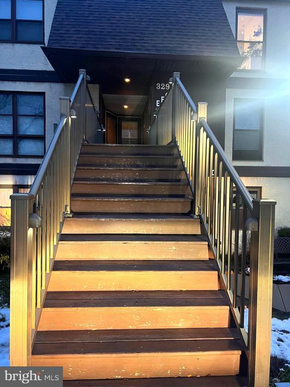 Building Photo - 329 Shawmont Ave