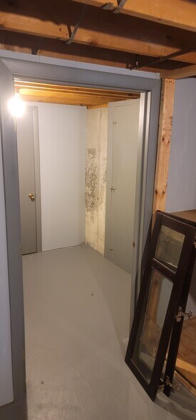 Building Photo - 503 Hancock St