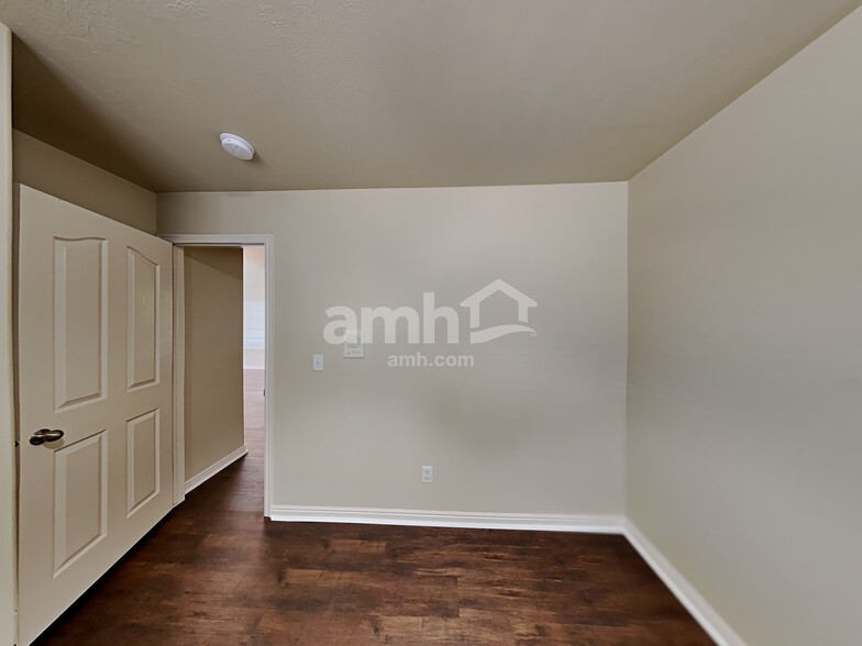 Building Photo - 4452 Heritage Dr