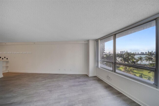 Building Photo - 1500 Bay Rd