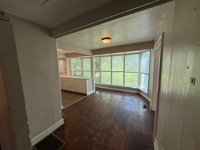 Building Photo - 4021 Gary Dr