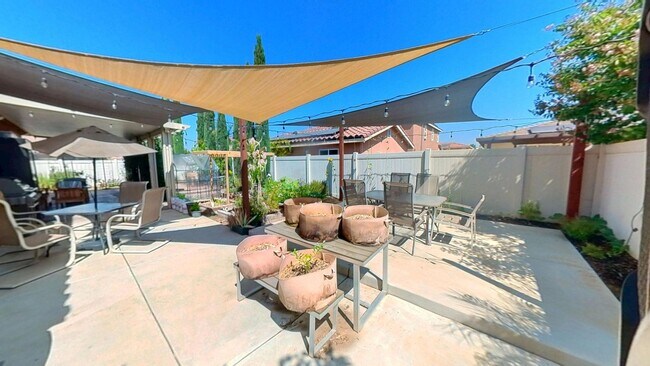 Building Photo - 848 Reyana Way