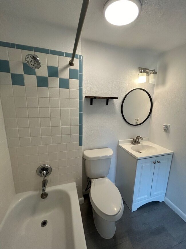 Building Photo - Charming 4 Bed, 3 Bath Home + Bonus 1 Bed/1 Bath Casita!