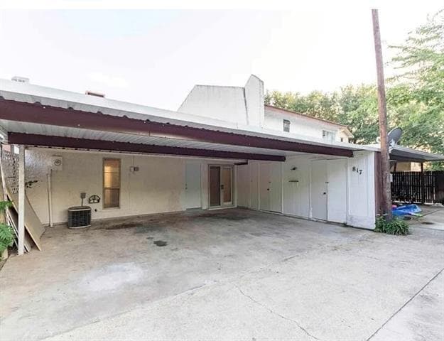 Building Photo - 817 W Rochelle Rd