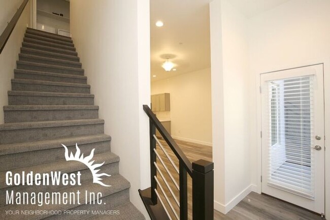 Building Photo - Sophisticated 4Bdm 4Ba New Build Townhome