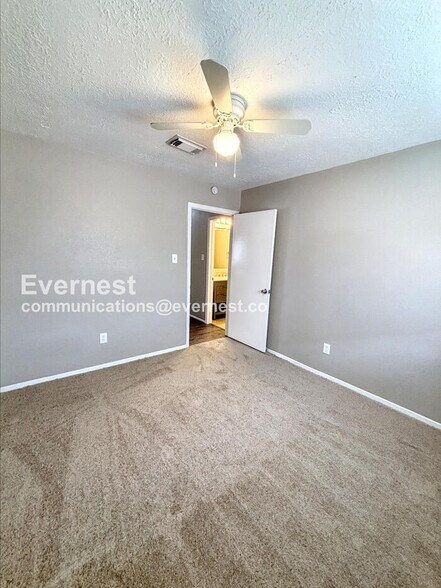 Building Photo - 2426 Tall Ships Ln