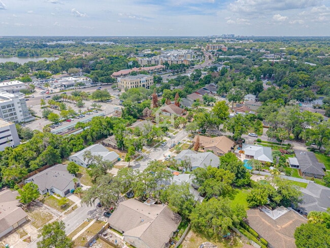 Building Photo - 911 Robinhood Ct
