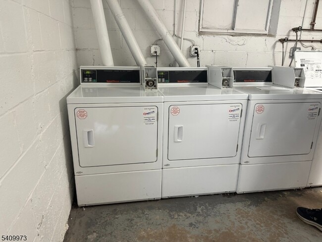 Building Photo - 88 Boulevard