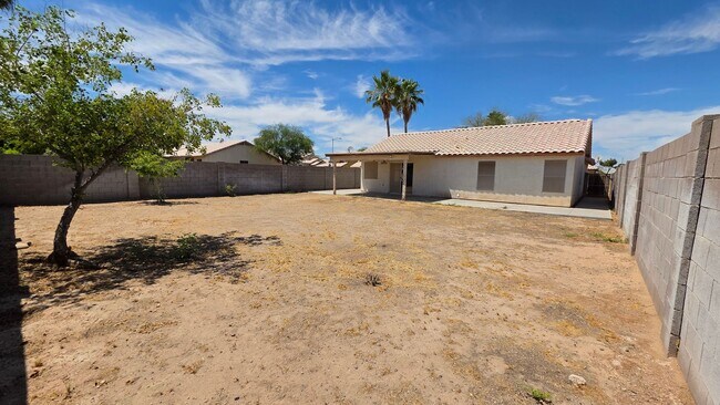 Building Photo - Newly Renovated 3 Bedroom 2 Bath