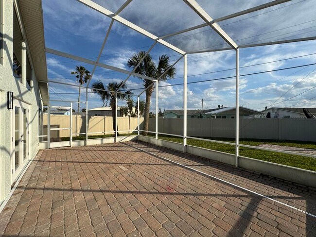 Building Photo - 2/2 plus Bonus Room in Ormond By the Sea