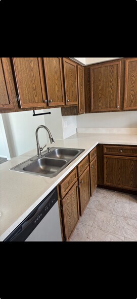 Building Photo - 5035 Hamilton Dr