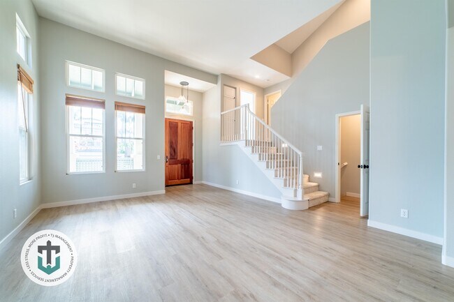 Building Photo - 15804 Caminito Cantaras