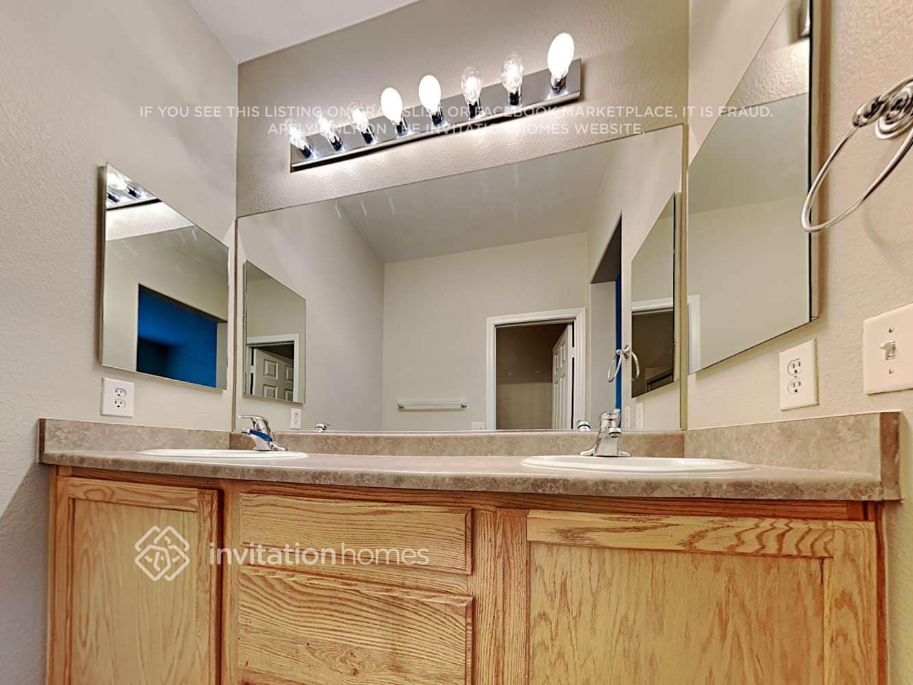 Building Photo - 1316 Sun Village Ave