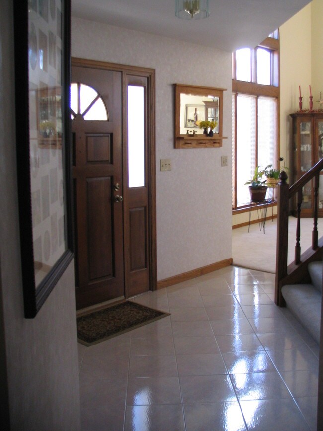 Foyer - 14520 W Maylore Ct