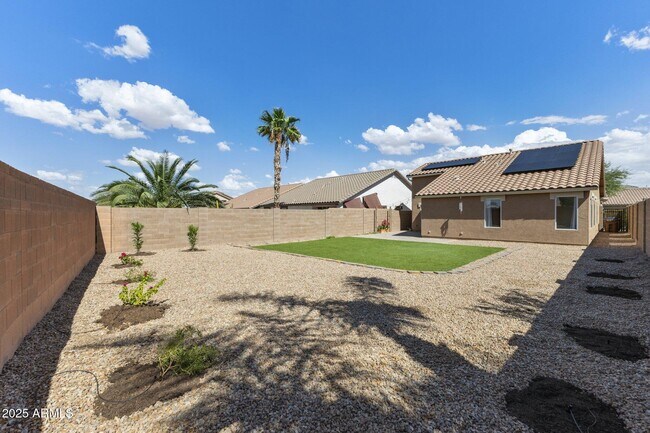 Building Photo - 33602 N Roadrunner Ln