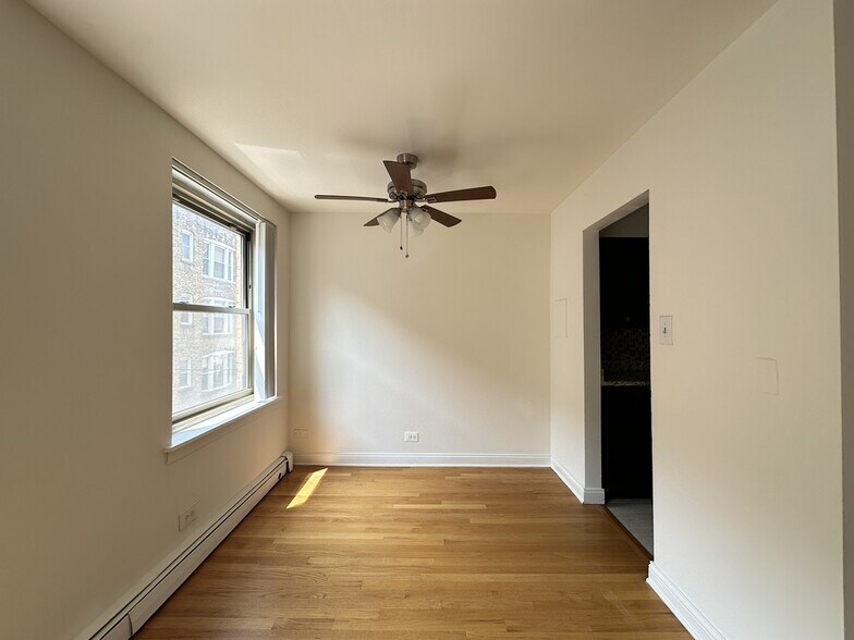 Building Photo - 3710 N Pine Grove Ave