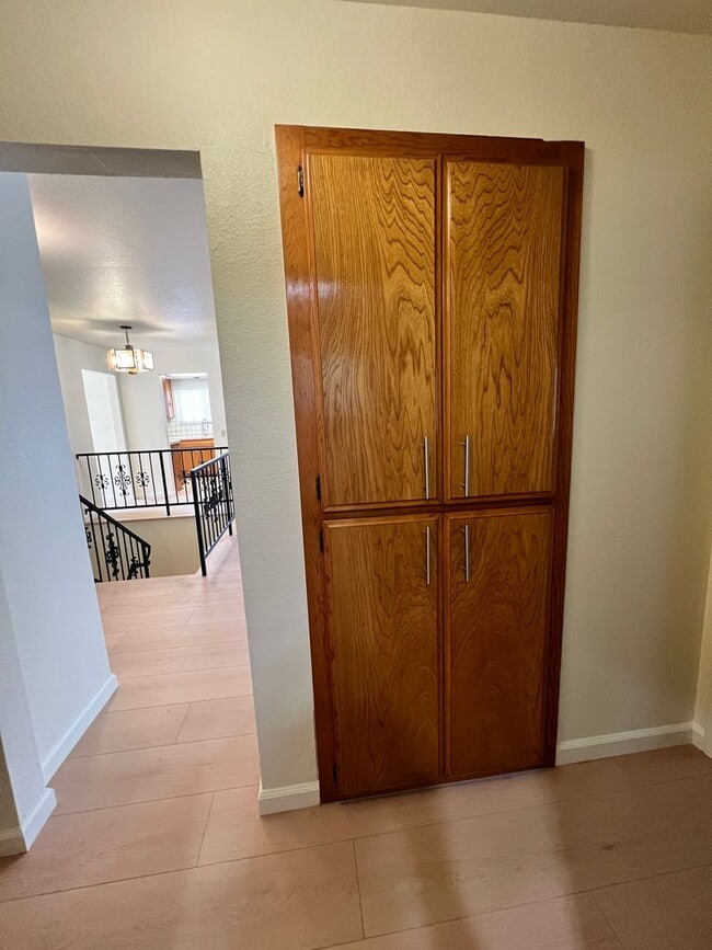 Building Photo - Grand Ave Barakat