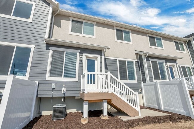 Building Photo - Great Lehi Townhome
