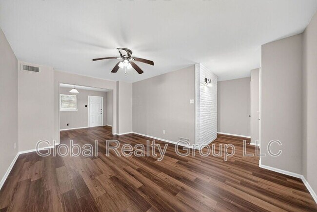 Building Photo - 103 Brettonwood Dr