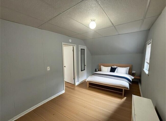 Building Photo - 240 Dixon Ave