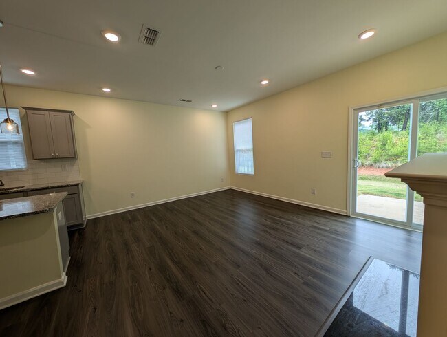 Building Photo - Spacious 4 bedroom, 2 bath Ranch Style Home located in Selwyn Landing !