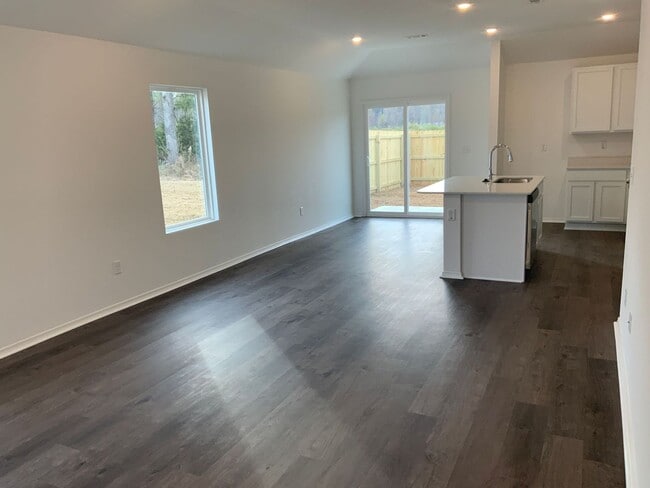 Building Photo - 8101 Donna Dr