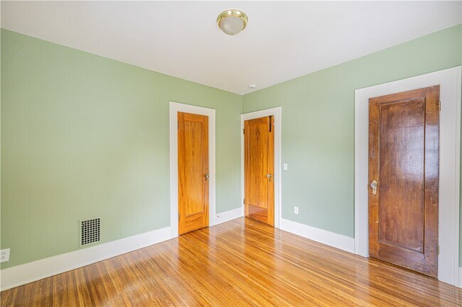 Building Photo - 54 Seminole Way