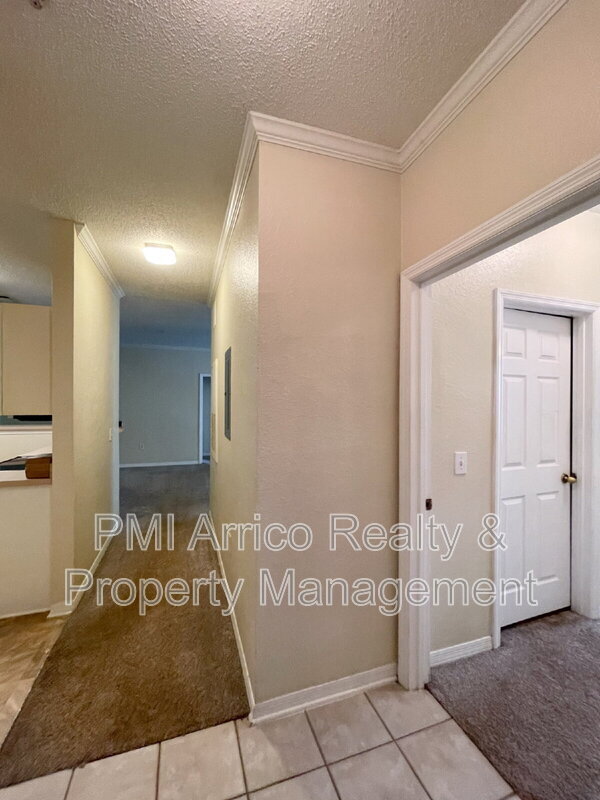 Building Photo - 18001 Richmond Place Dr