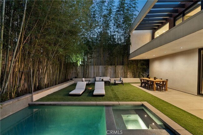 Building Photo - 4242 Vantage Ave