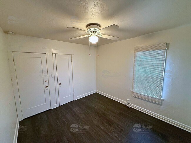 Building Photo - 304 N Rios Ave