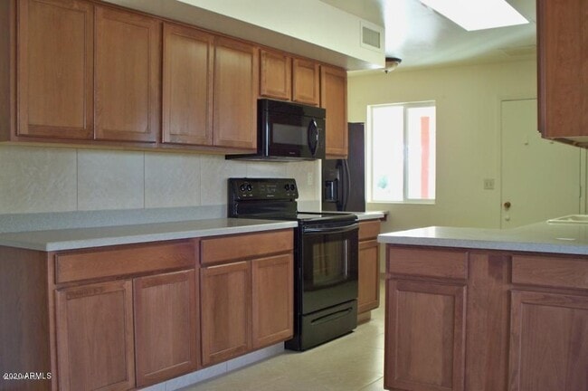 Building Photo - 10772 W Crosby Dr