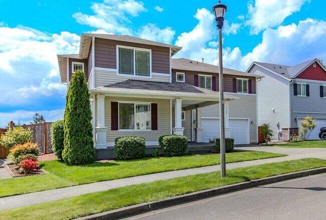 Building Photo - Spacious 4-Bedroom DuPont Home with AC