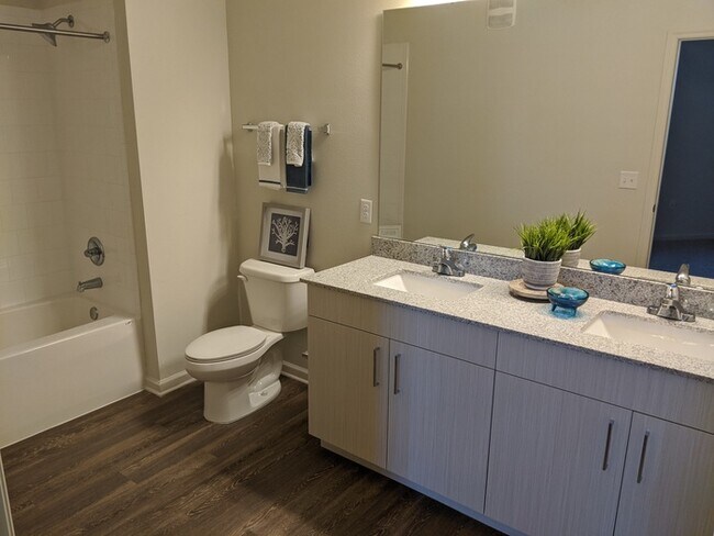 Building Photo - Apartment Home #370 - Water View