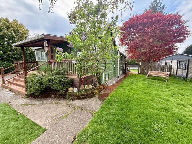 Building Photo - West Seattle Home