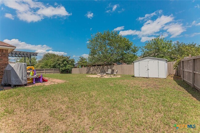 Building Photo - 605 Lantana St