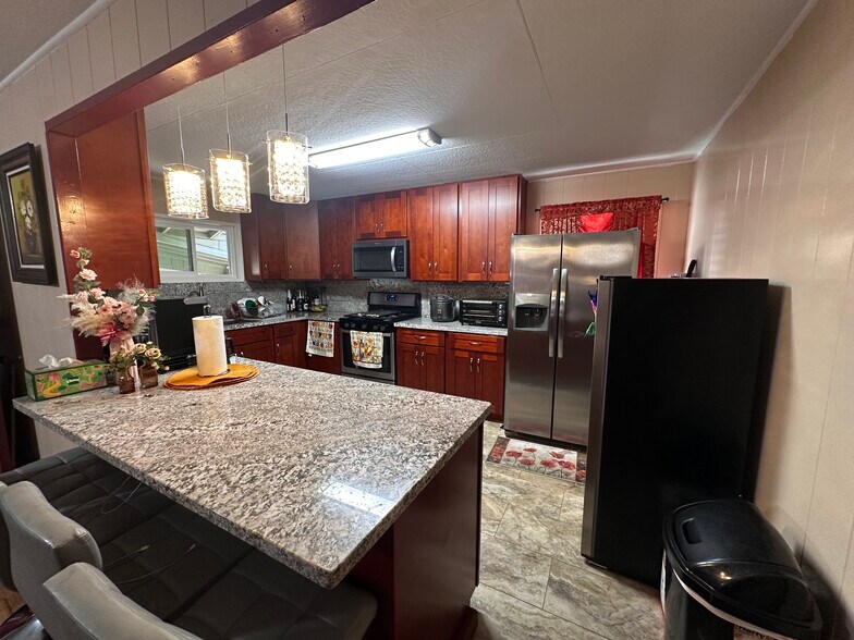 Building Photo - 2668 Kalihi St