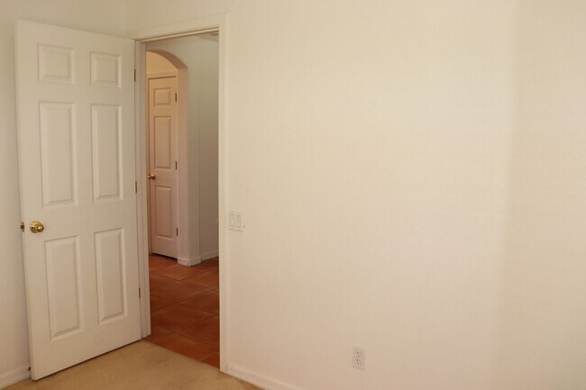 Building Photo - East Side 3 Bed 2 Bath Energy Efficient Pulte Home