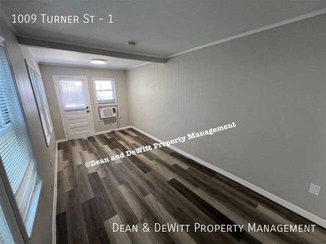 Building Photo - 1009 Turner St