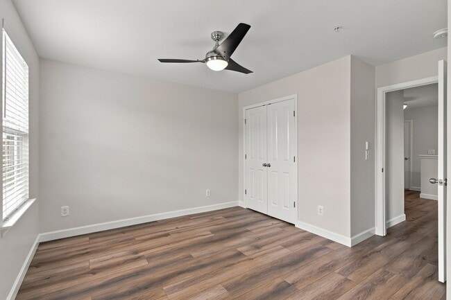 Building Photo - 2055 Hemlock Dr