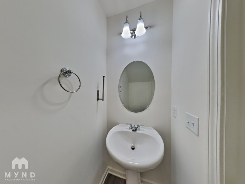 Building Photo - 2635 Coventry St SW