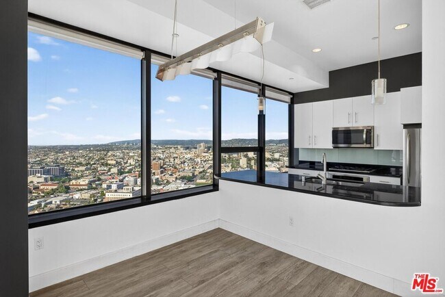 Building Photo - 1100 Wilshire Blvd