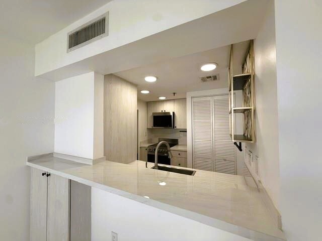 Building Photo - 540 Brickell Key Dr