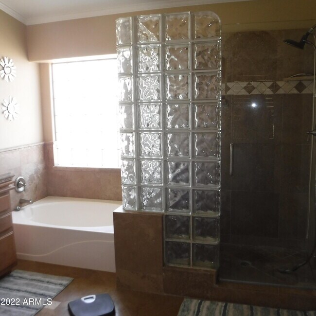 Building Photo - 9831 E Rosemary Ln