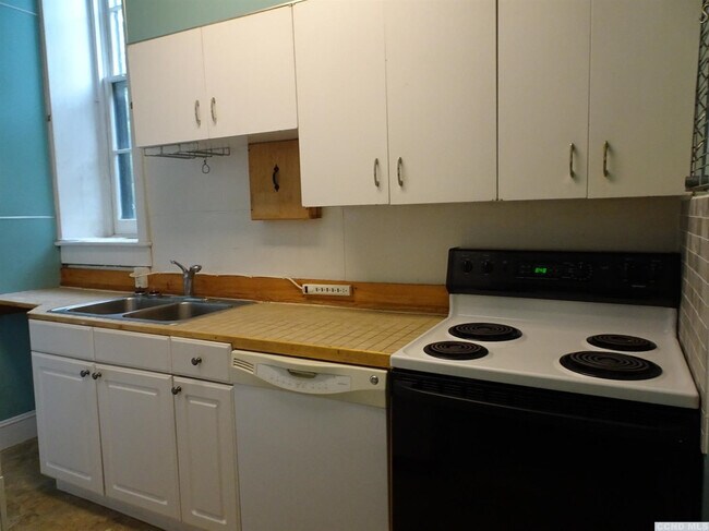 Building Photo - 549 NY-23B